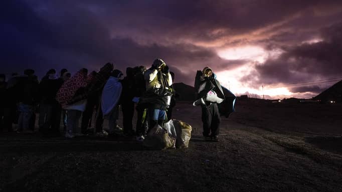 "ترحيل المهاجرين".. الأرقام تُظهر تفوّق بايدن رغم انتقاده لترامب