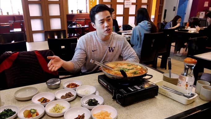 ترتيب الطعام.. مهنة مهمة في صناعة الدراما الكورية