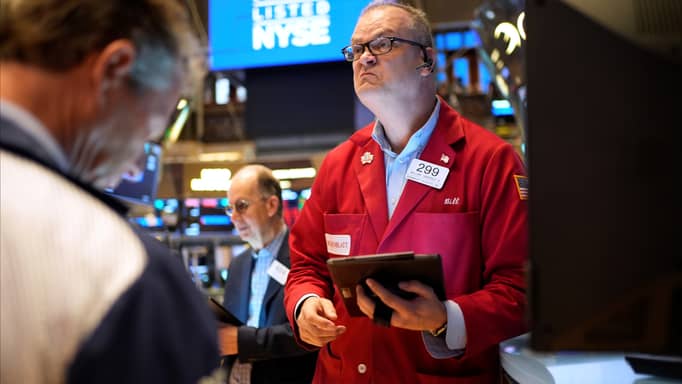 الإثنين الأحمر.. يوم انهيار البورصات العالمية