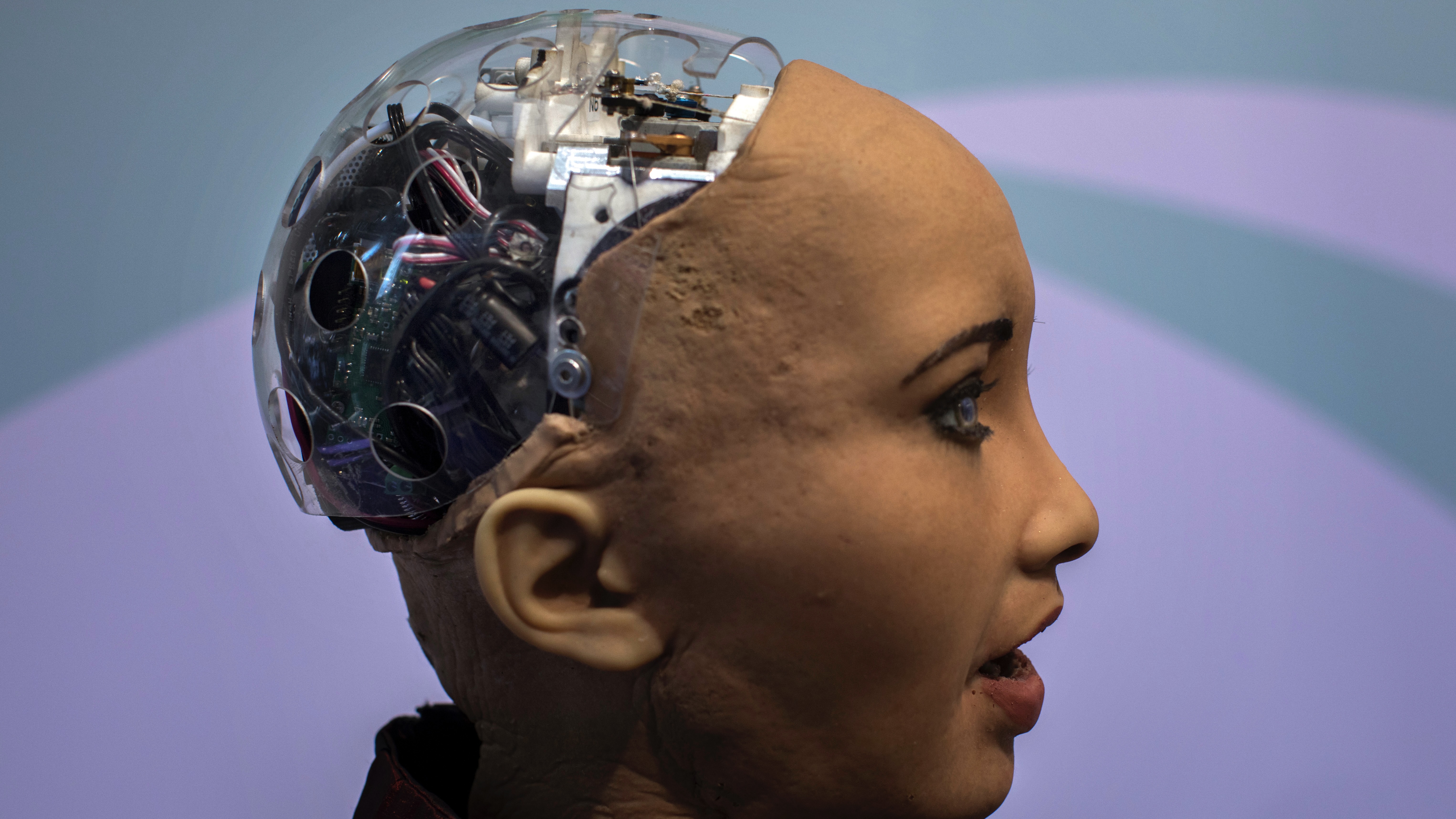 الإعلانات تغزو "تشات جي بي تي" في ضربة جديدة للذكاء المجاني