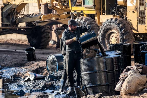 من رميلان إلى سميلكا.. كيف تُفرَّغ حقول الحسكة قبل تحرّك دمشق؟