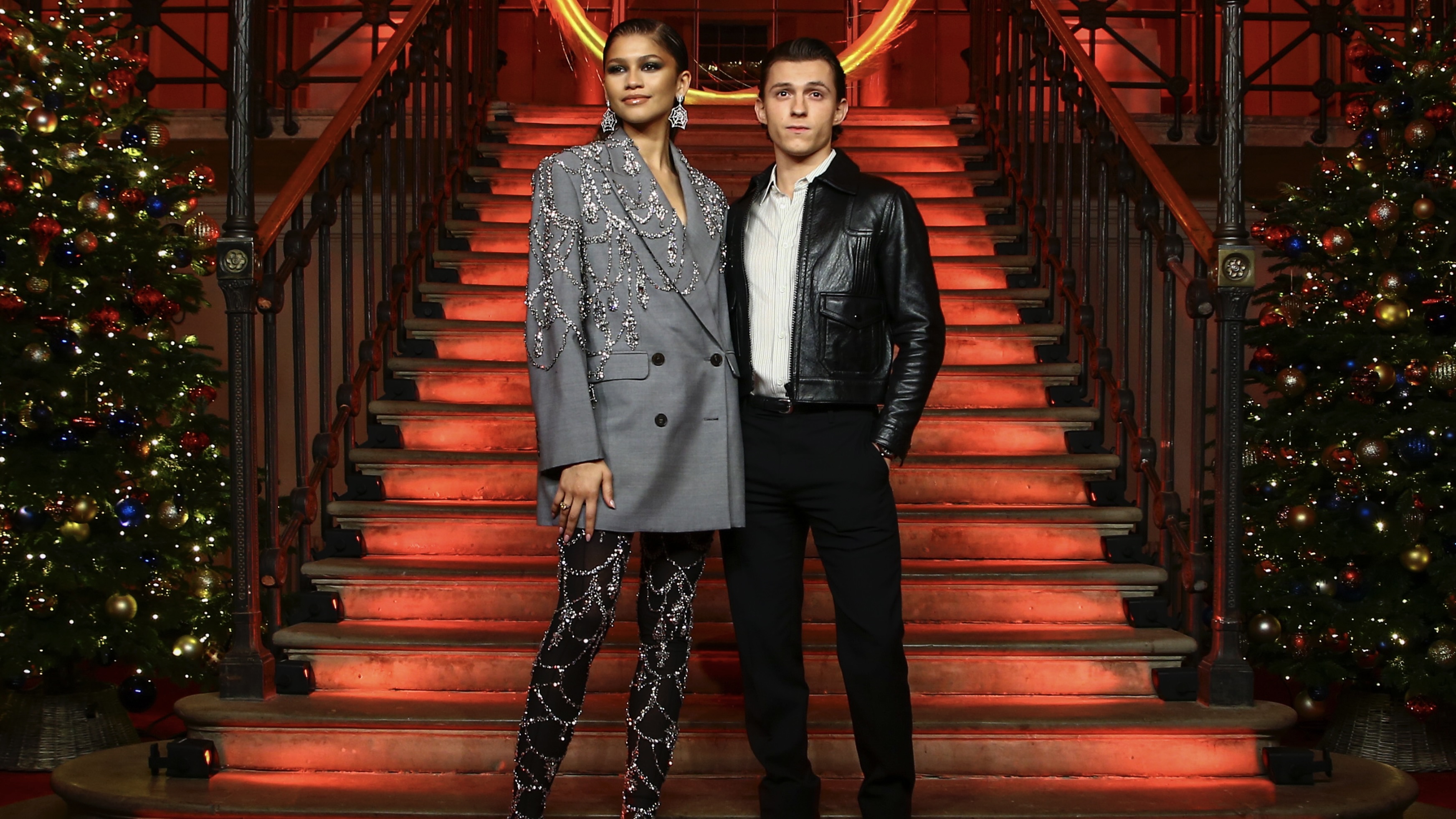 زيندايا وتوم هولاند يعلنان خطبتهما