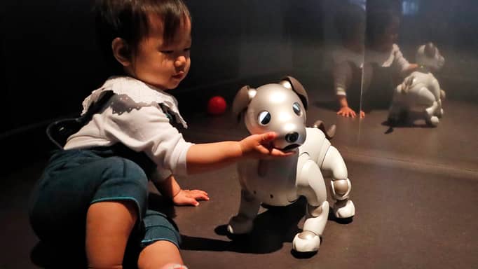 حب من طرف واحد.. كيف تخدع "دمى الذكاء الاصطناعي" مشاعر الصغار؟