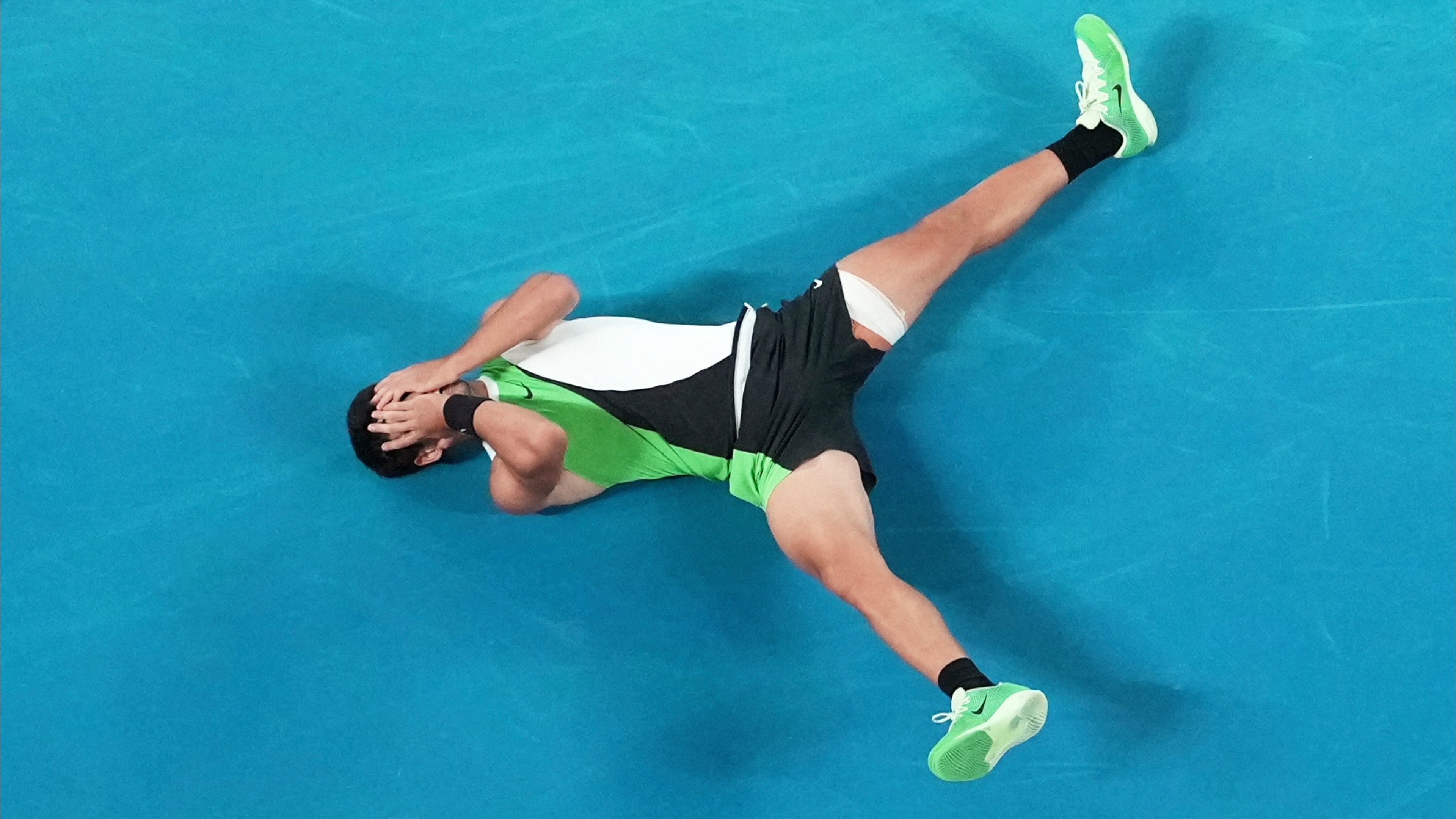 "الإرهاق" يهزم ديوكوفيتش