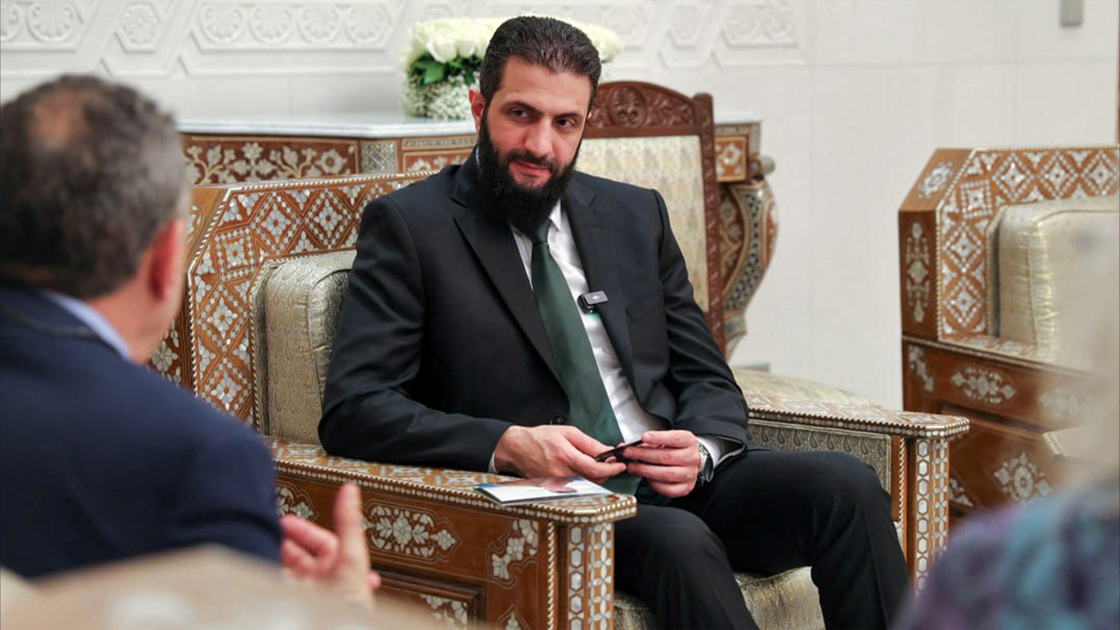 ملامح إدارة الشرع.. المناصب للولاء لا الكفاءة