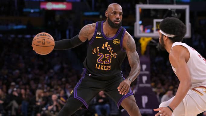 ليبرون جيمس يحطم رقما جديدا في NBA