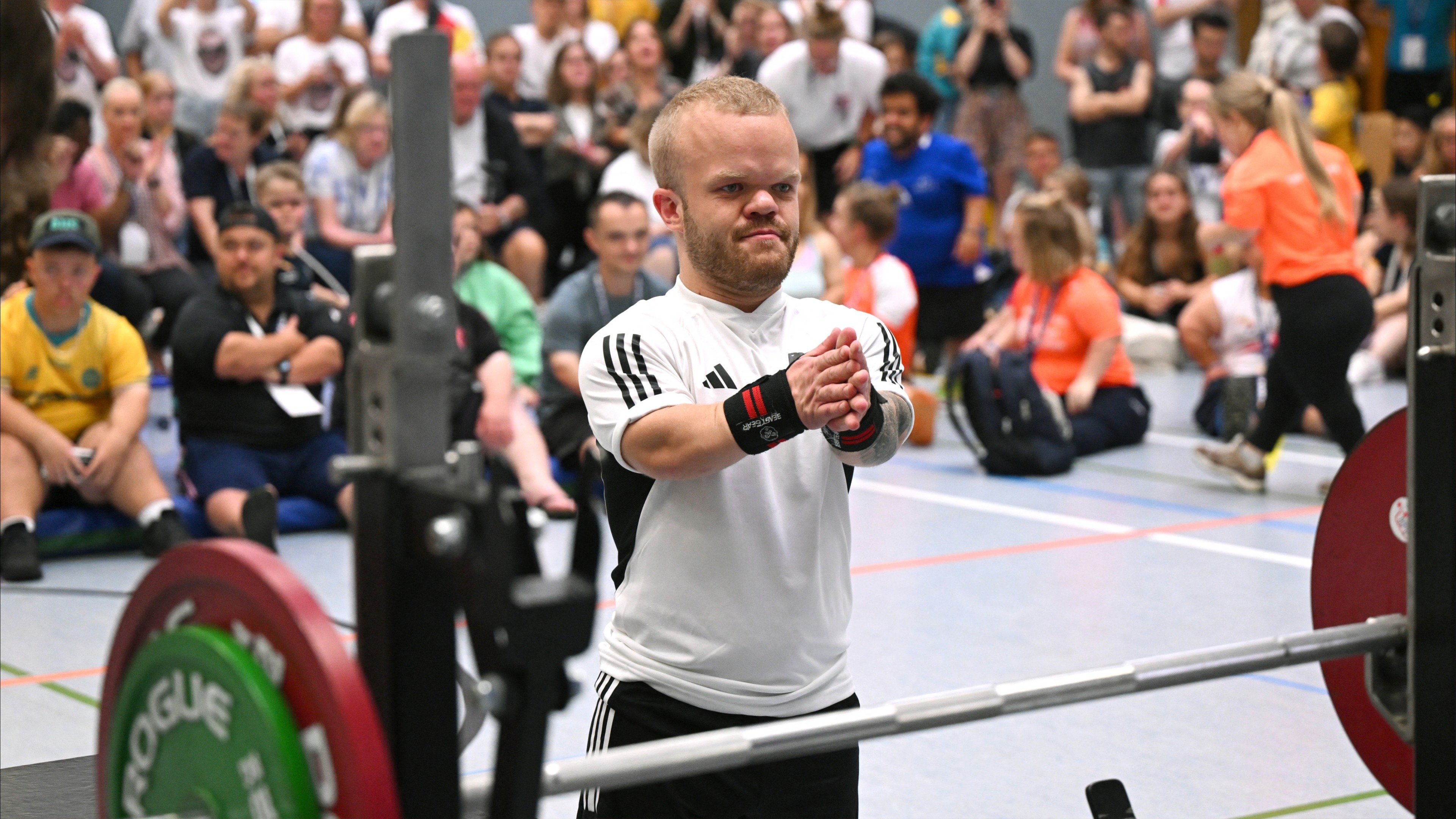 "قصر القامة" يحمي من الأمراض المزمنة