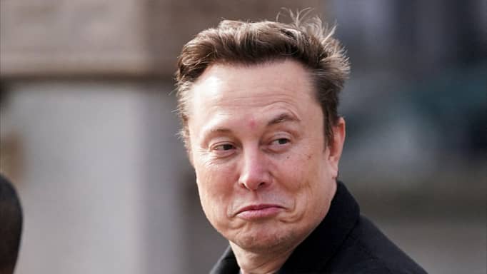 قصة "3 أصفار" وضعت إيلون ماسك في حرج
