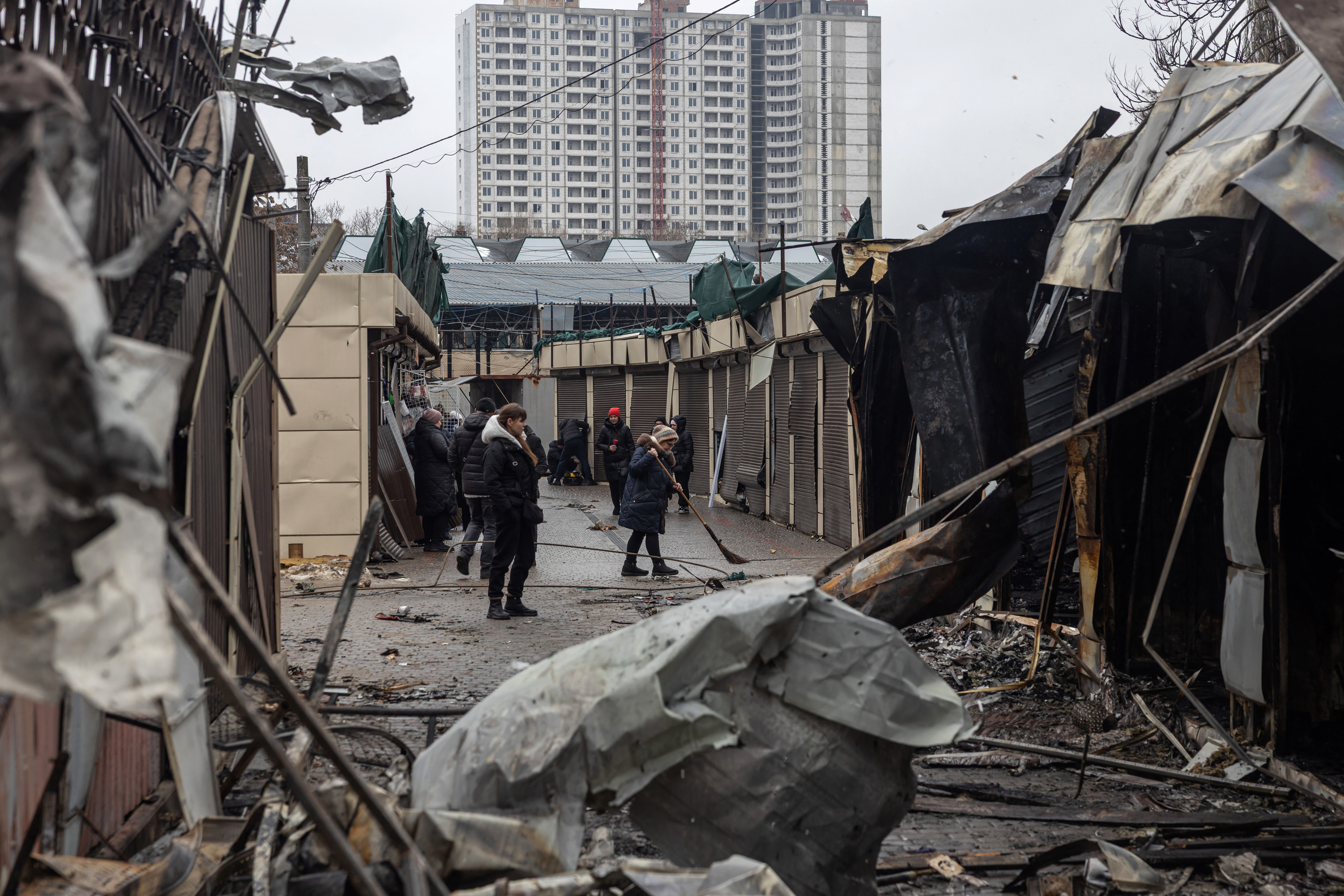 24 صاروخا و219 مسيرة.. وكييف تفقد التدفئة