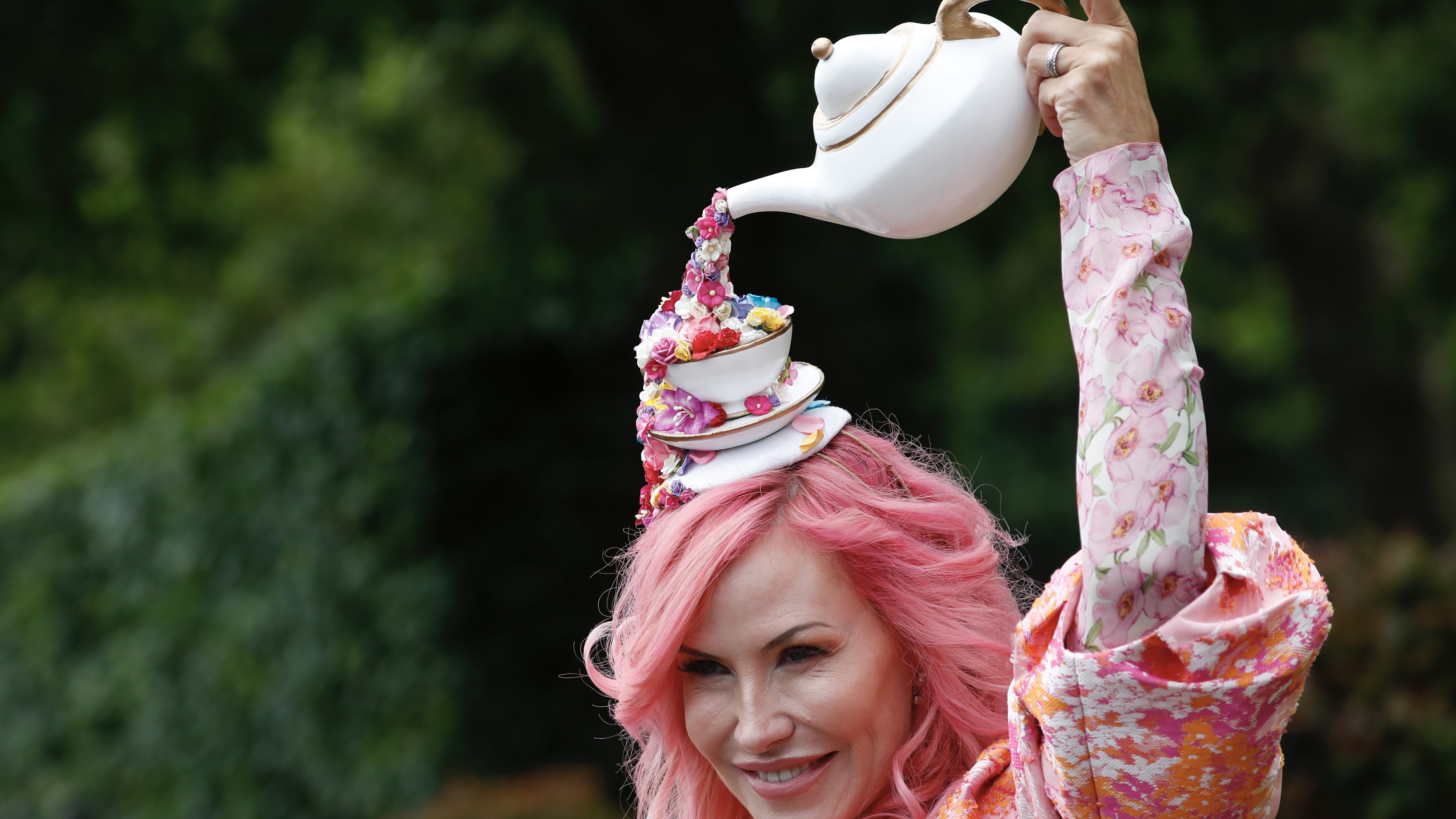 السر في الشاي.. كوب واحد يحمي أنوثتك وعظامك