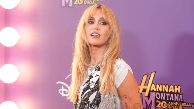 عودة "هانا مونتانا".. مايلي سايرس تخطف الأنظار مجددا