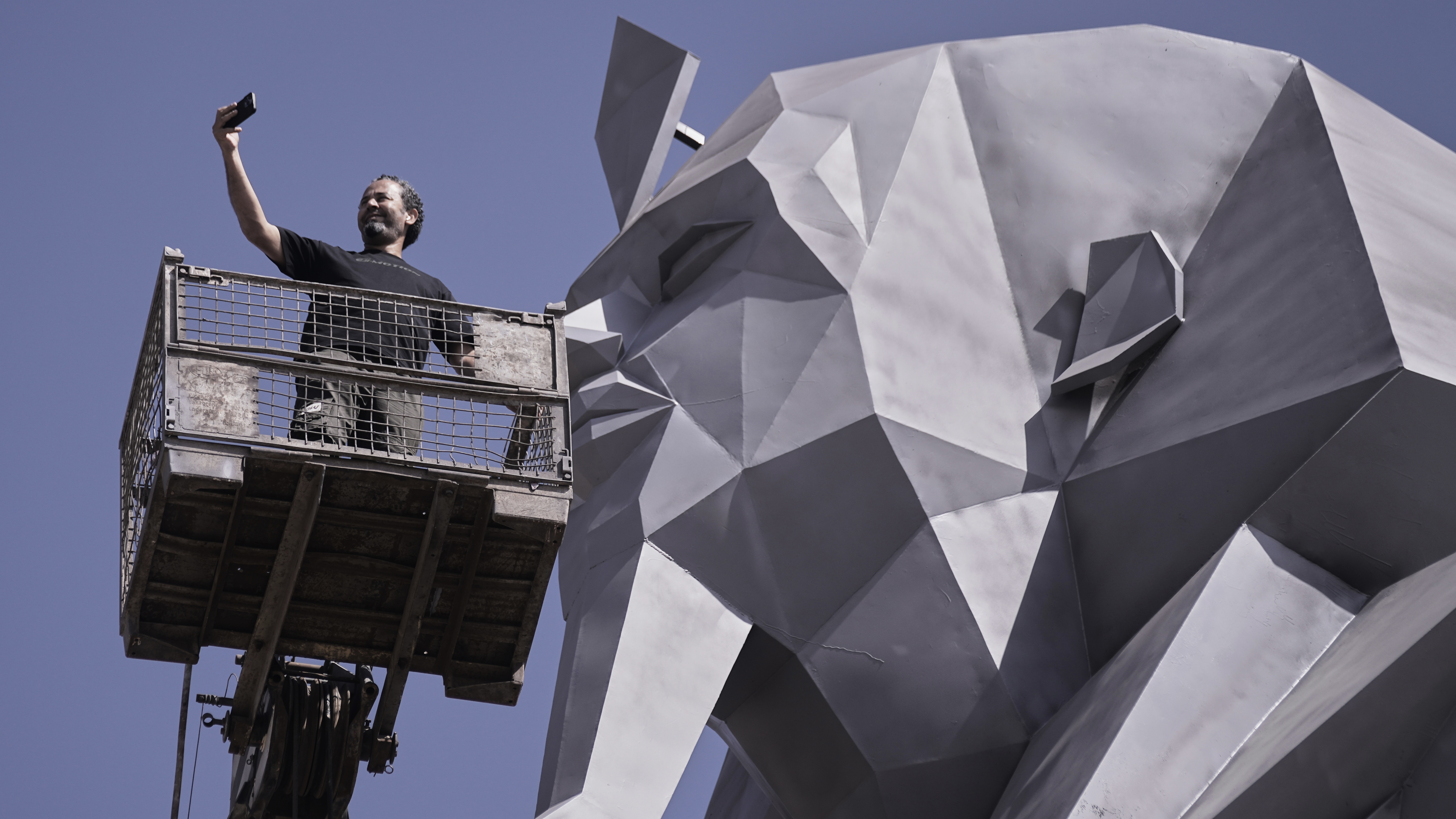 مصر تطلق عملات ذهبية وطوابع بريد في يوم افتتاح متحفها الكبير