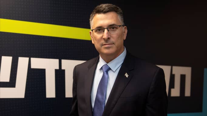 انضمام ساعر لحكومة نتنياهو في زمن الحرب.. "عصفوران بحجر"