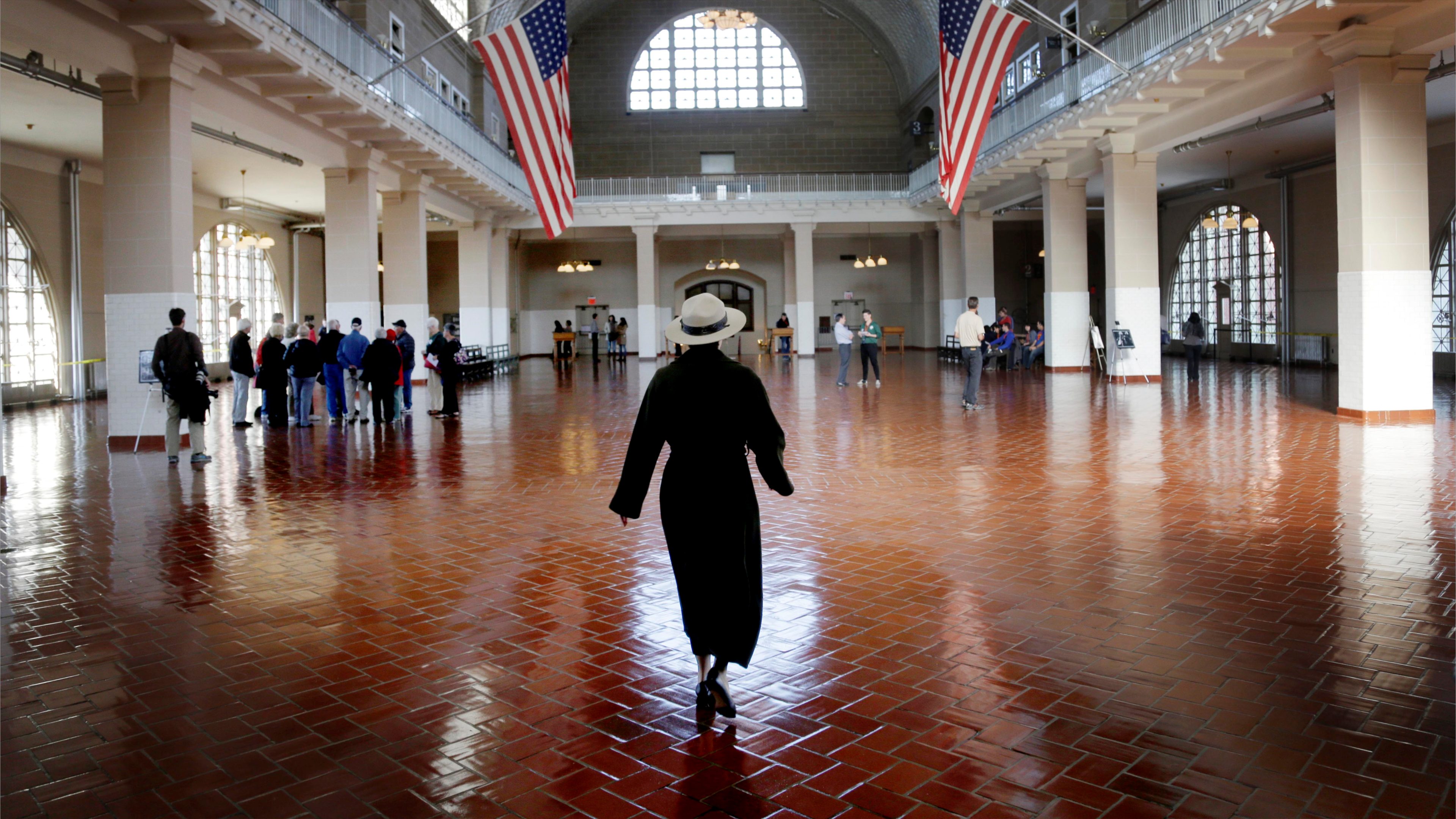 "The Citizen Ship".. سباق تلفزيوني نحو الجنسية الأميركية