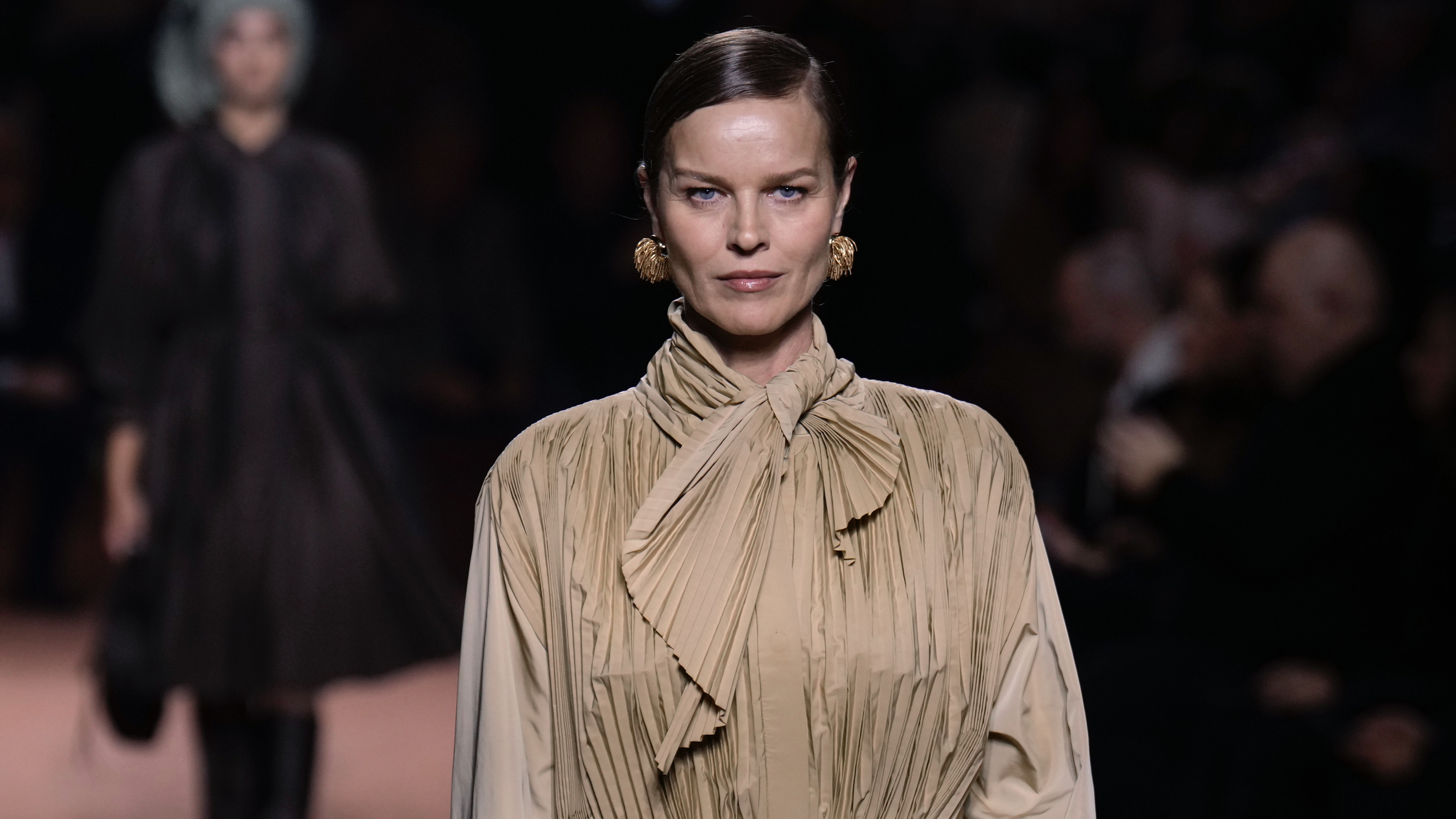 فندي تحتفل بمئويتها بعرض أزياء فاخر وحفل صاخب