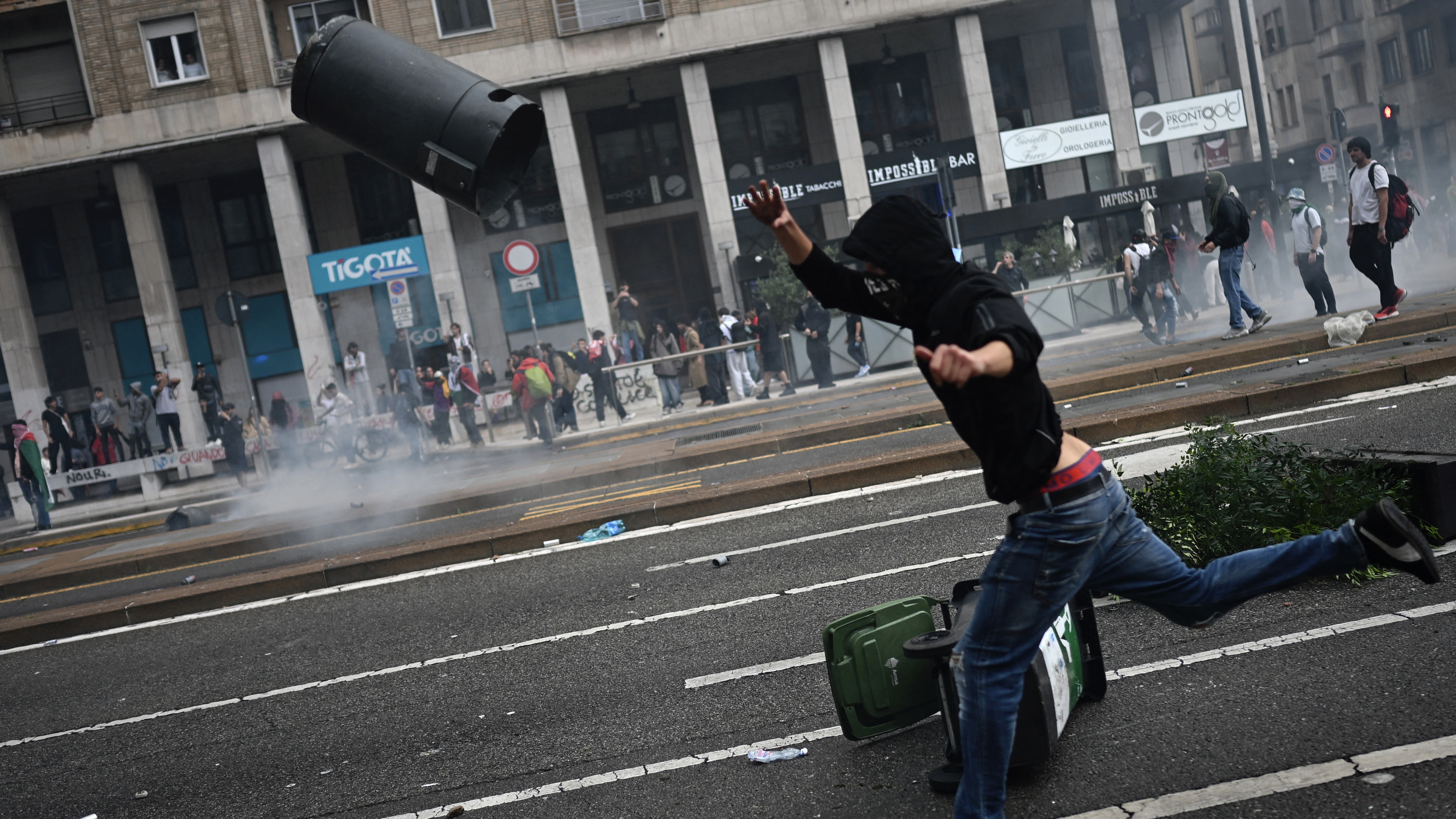 "أعداء إيطاليا".. ميلوني تفتح النار على "مشاغبي الأولمبياد"