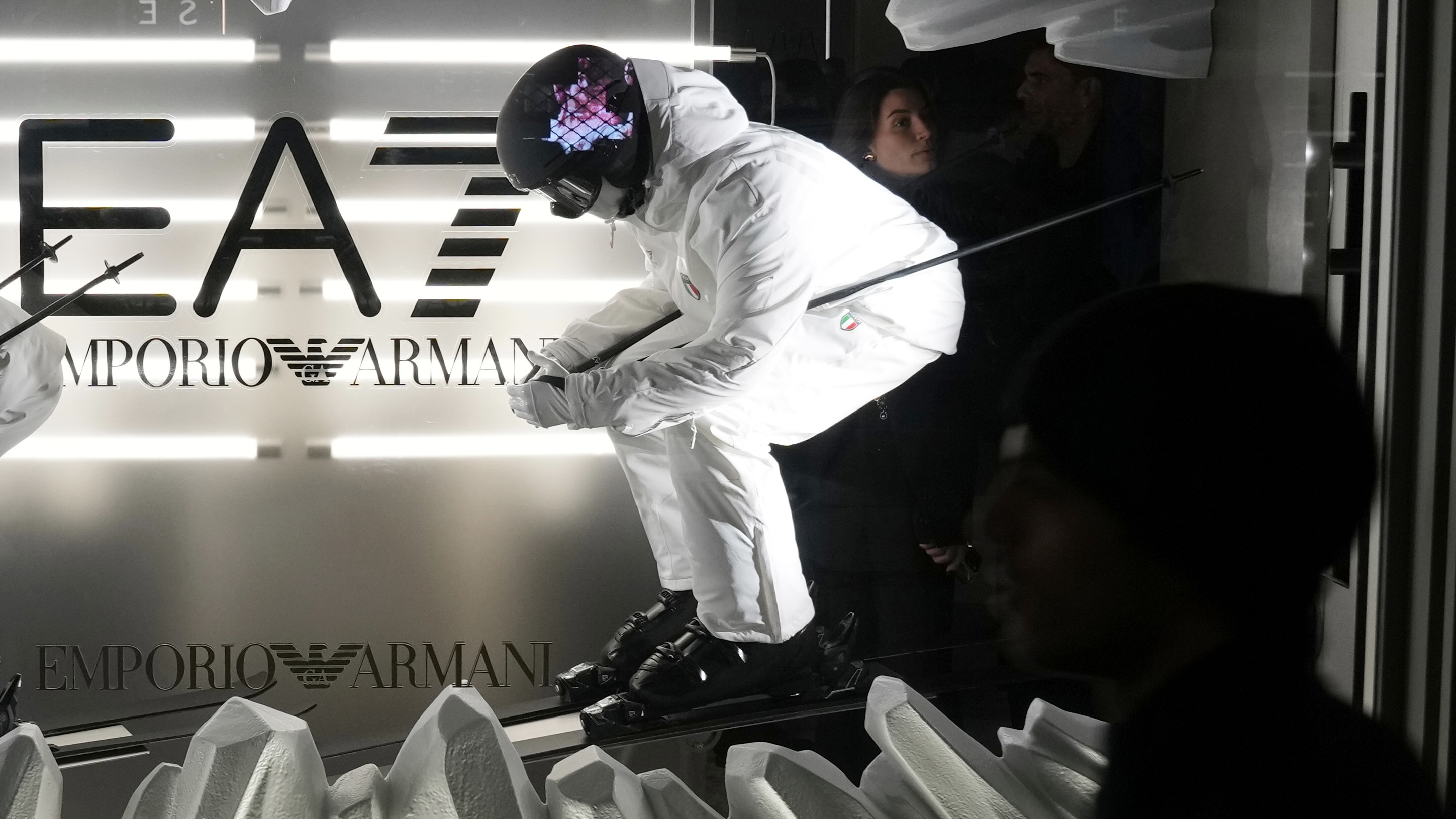 "أجواء جليدية" في اختتام أسبوع ميلانو للموضة