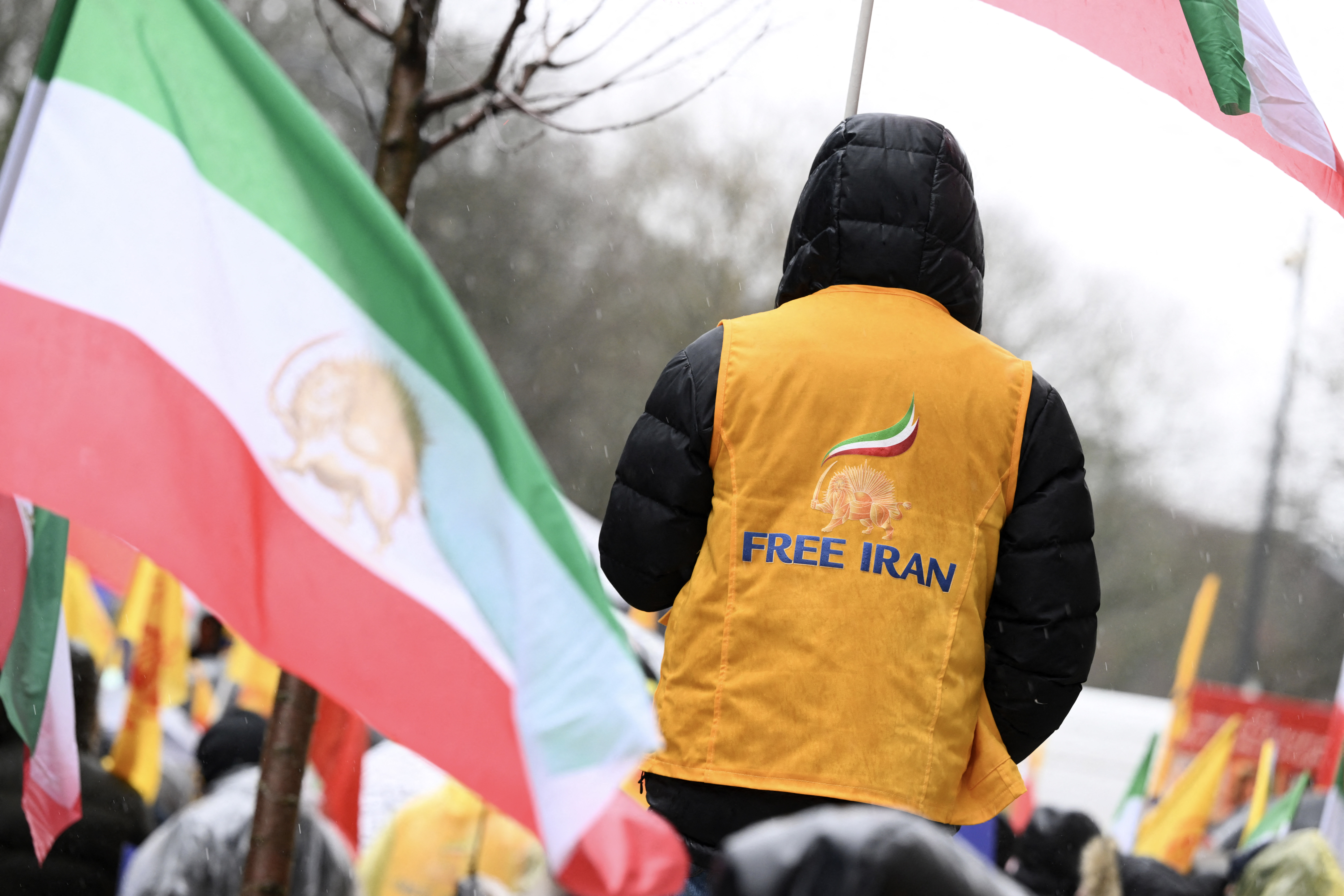 تأشيرات تحضر وخيانات تتسع.. أين بدائل اليوم التالي في إيران؟