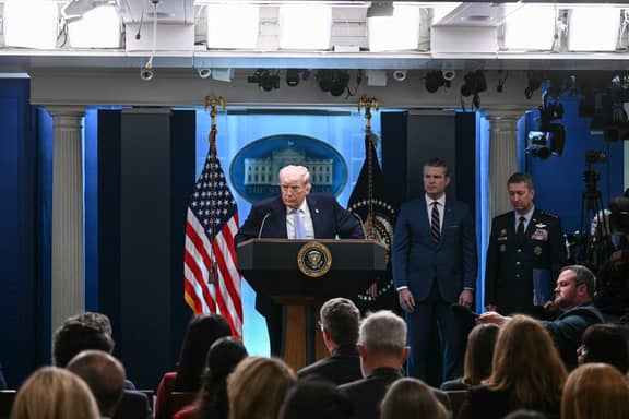 مؤرخ أميركي يحذر من انقلاب محتمل يقوده ترامب