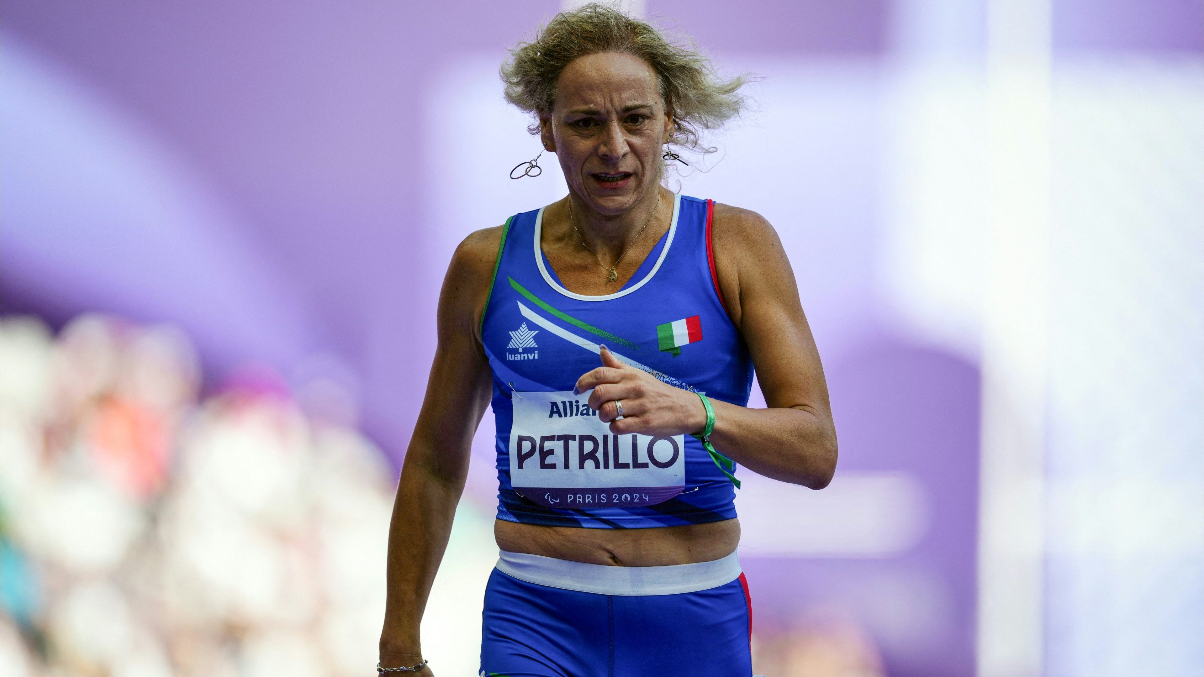 "أول عداءة متحولة" تخسر قبل نهائي البارالمبياد