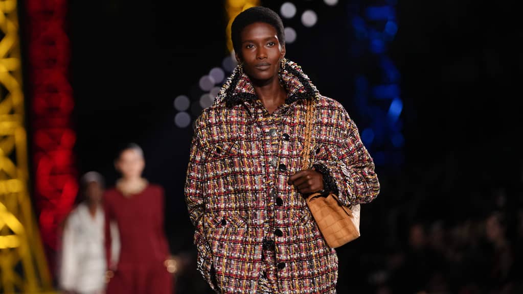 فساتين "تزحف وتطير".. كيف أعاد بلازي رسم مستقبل "شانيل"؟