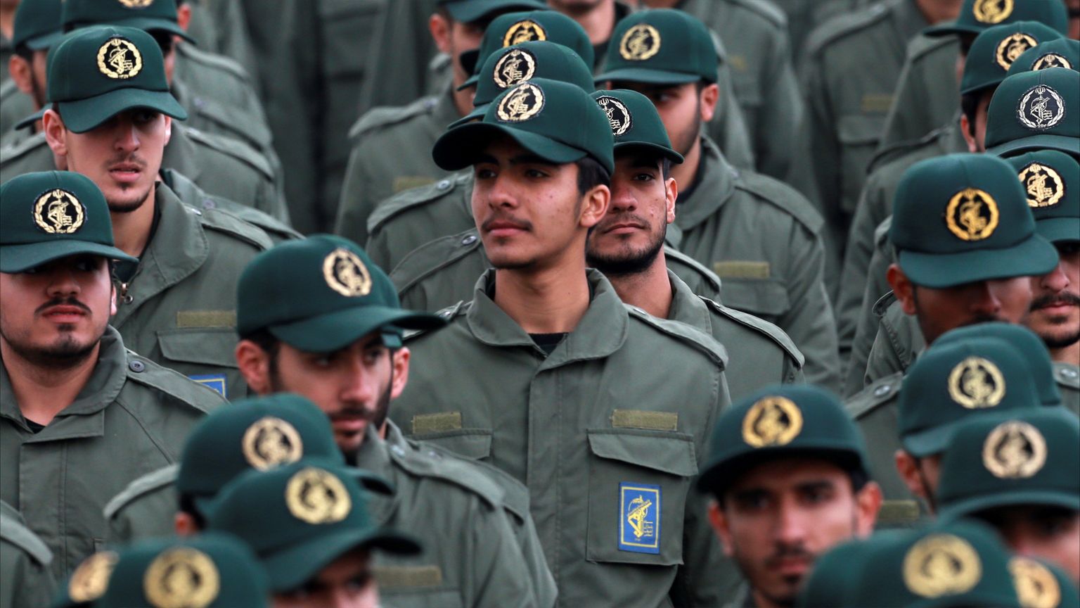 الحرس الثوري يناور في 400 كيلومتر مربع