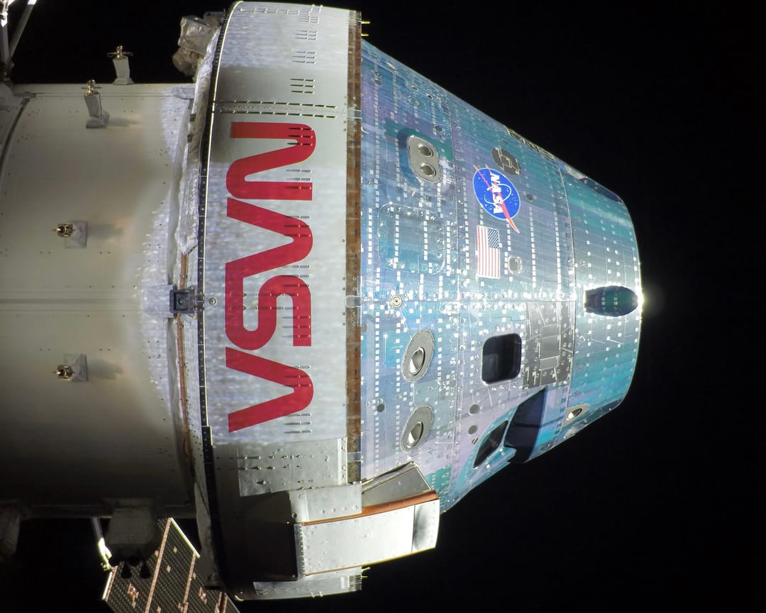 طاقم "أرتيميس 2" يدخل نطاق جاذبية القمر رسميا