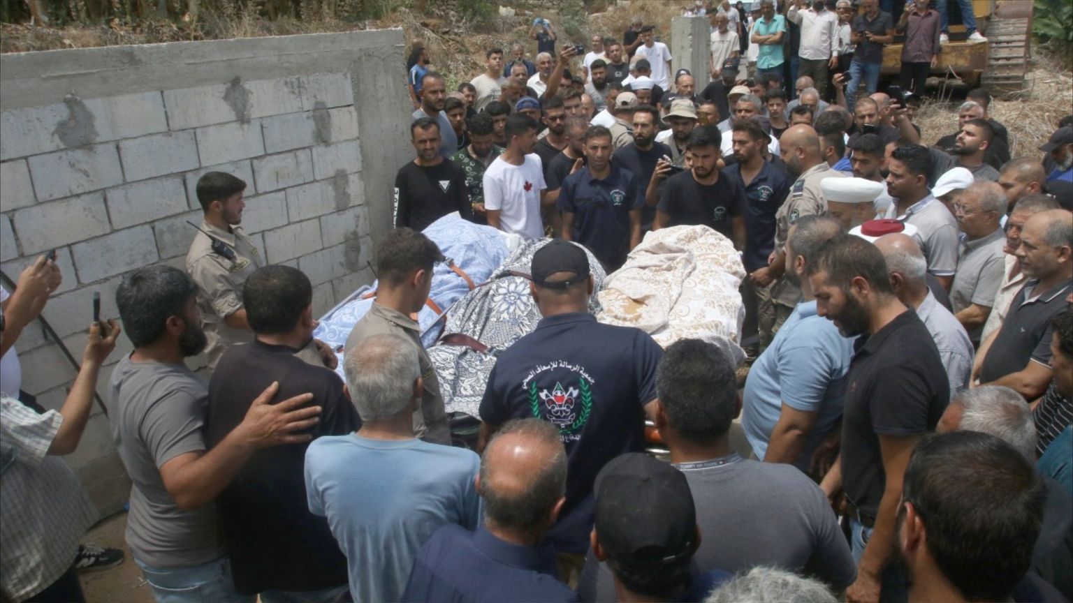 هدوء حذر في جنوب لبنان بعد مقتل 8 مدنيين