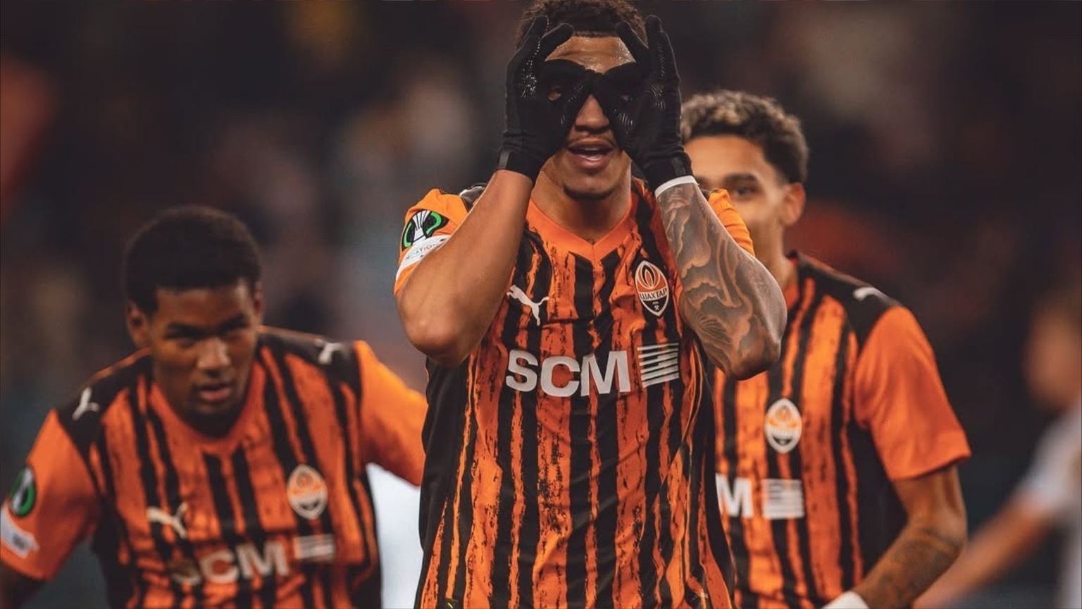 رغم الحرب.. ملعب أوكراني يجذب البرازيليين