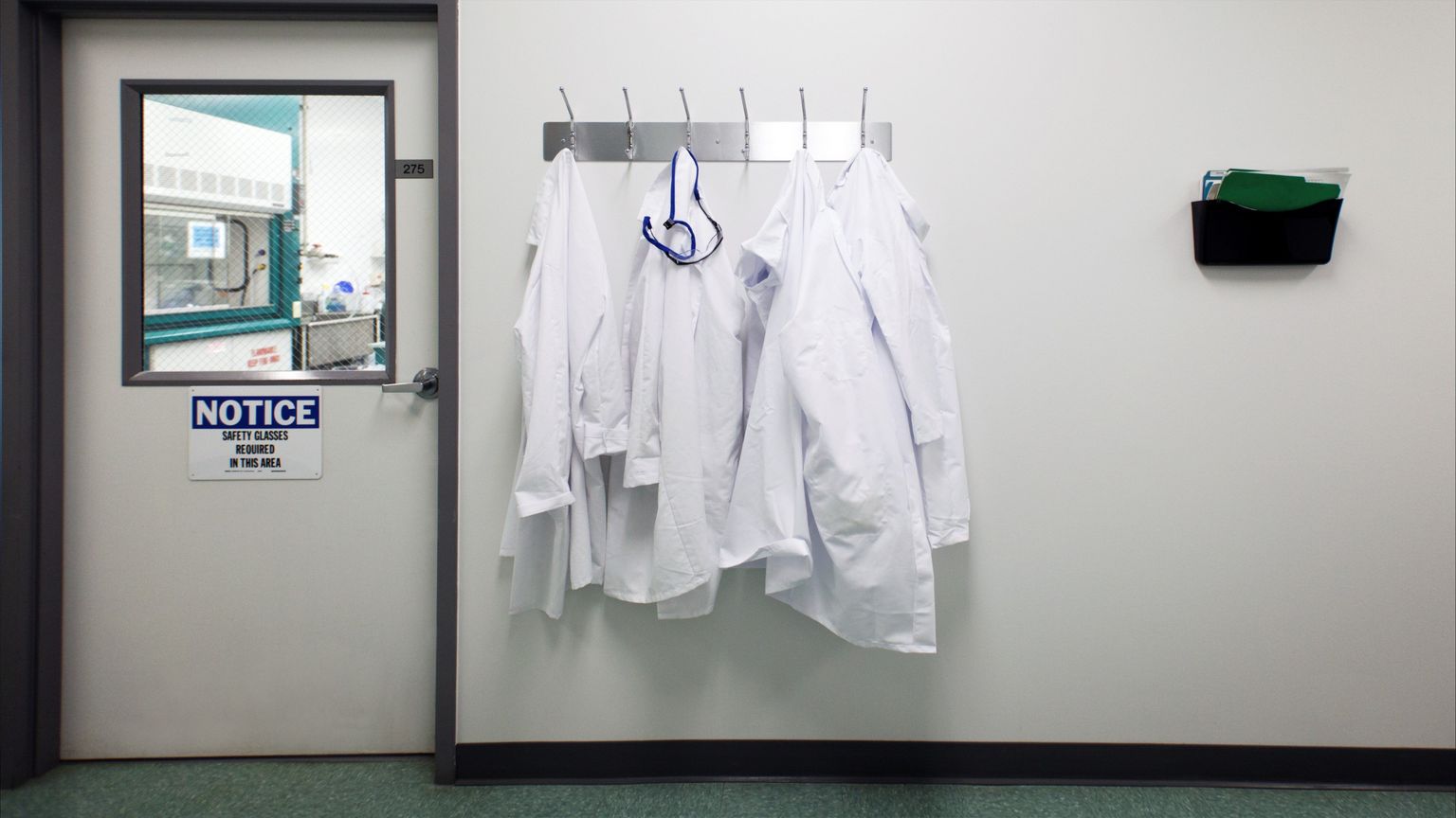 ماذا لو غادر السوريون؟ معضلة تهدد "صحة ألمانيا"