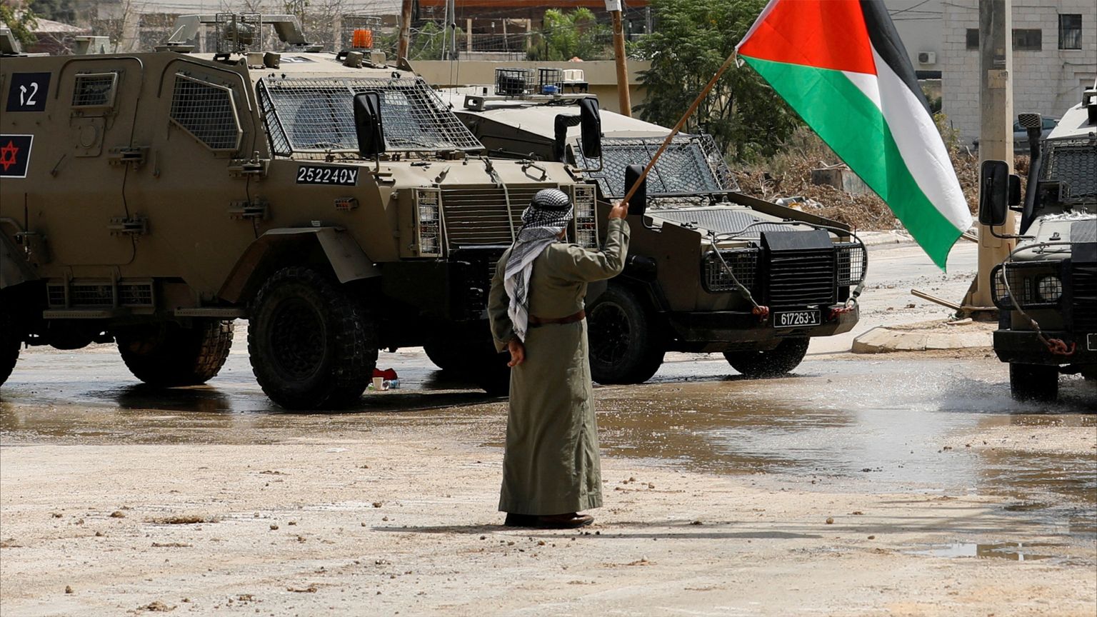 الجيش الإسرائيلي يدمر منزلا في الضفة ويتأسف بـ"كان جميلا"