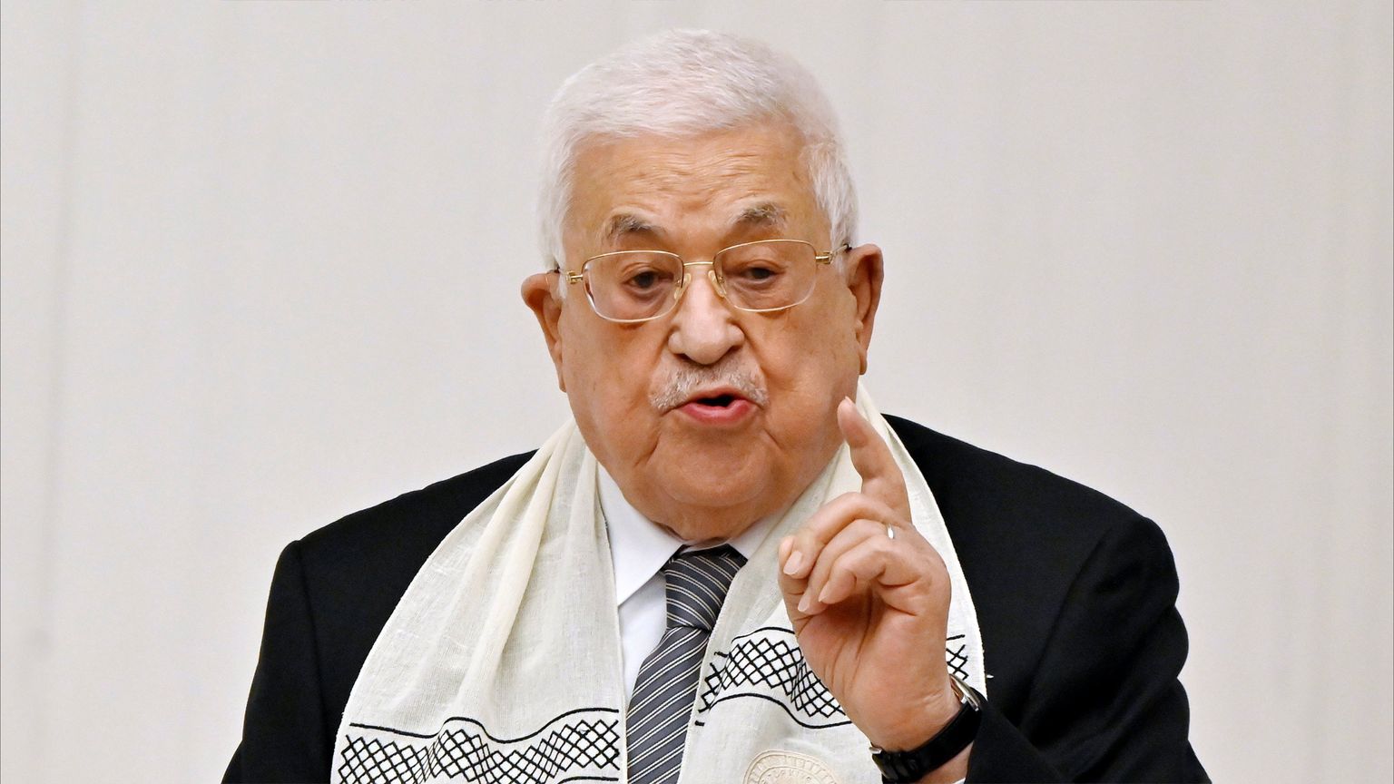 السلطة تطلب من نتنياهو تسهيل زيارة عباس لغزة