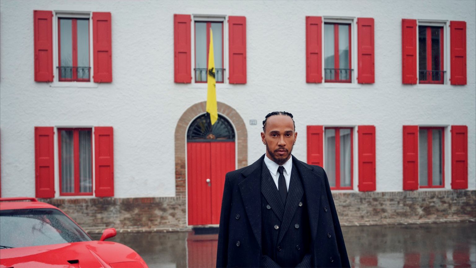 هاميلتون "يرعب" فيرستابن بأول صورة مع فيراري