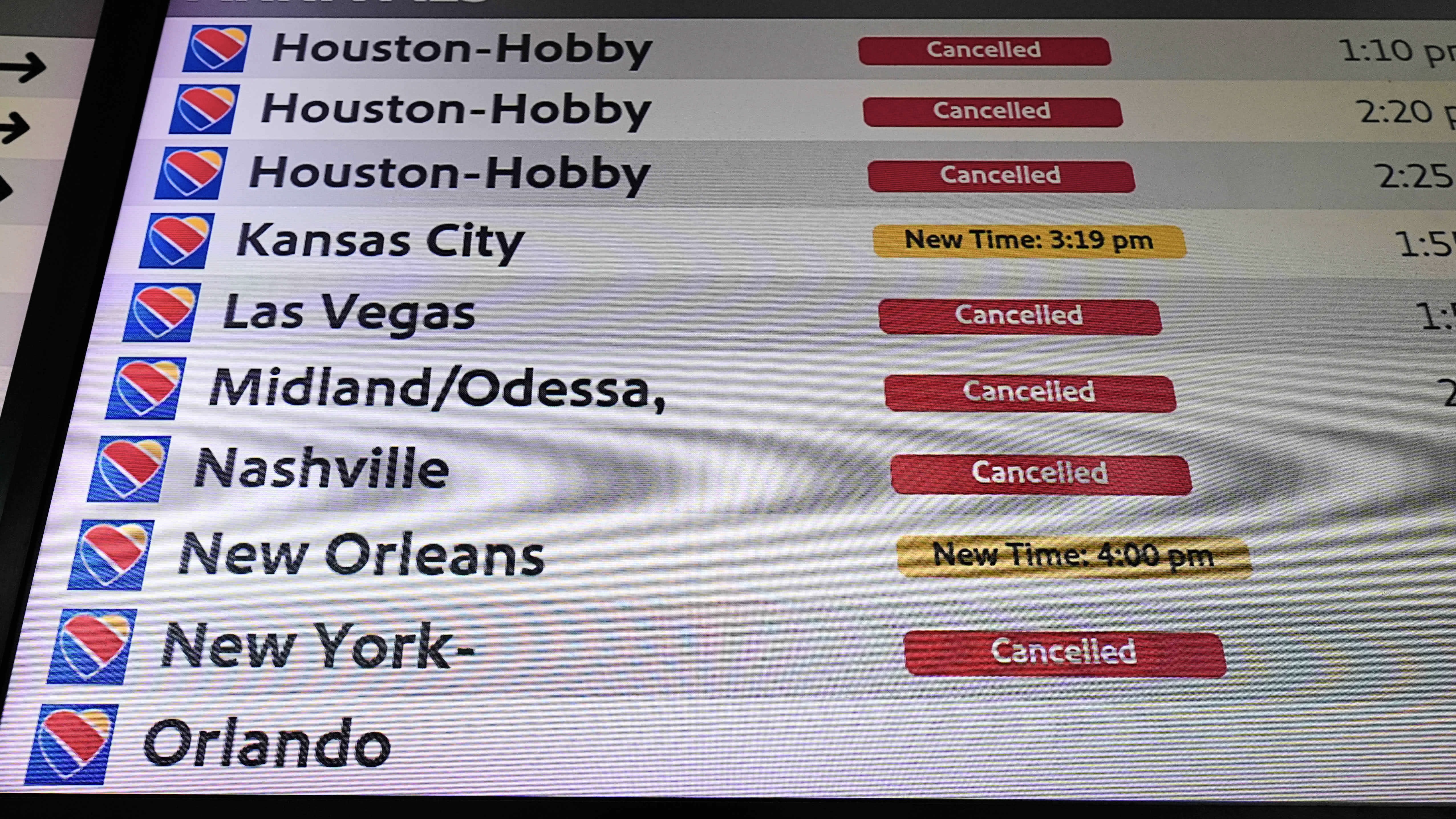 إلغاء 12 ألف رحلة طيران في أميركا بسبب عاصفة جليدية