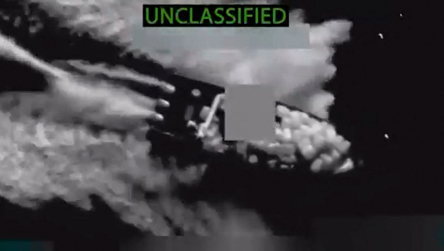 طائرة عسكرية بلباس مدني.. هجوم أميركي يفتح باب "جريمة الحرب"