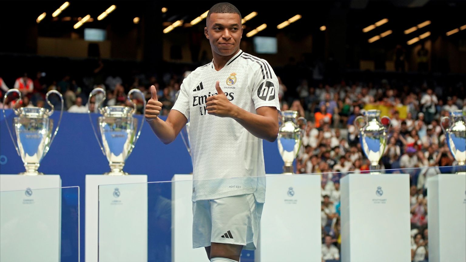 مبابي يفضح "عشوائية" برشلونة