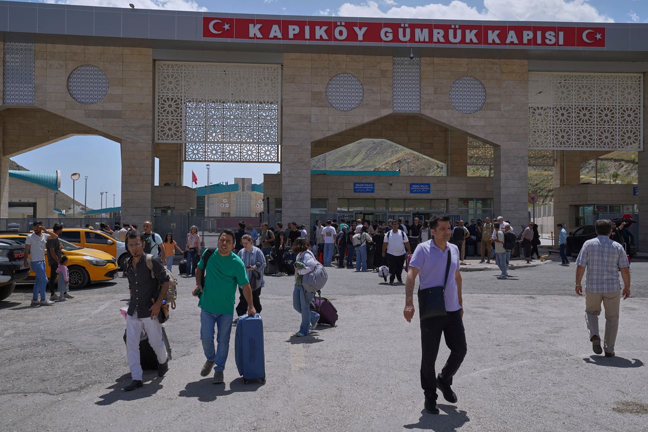 معبر كابيكوي.. آخر شريان لخروج الإيرانيين من جحيم الحرب