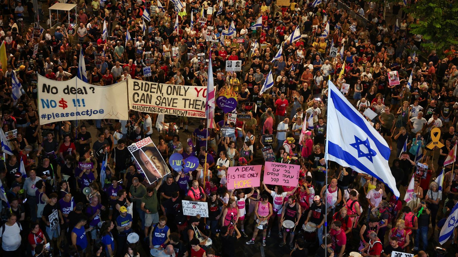 مظاهرات أمام مقر نتنياهو طلبا لصفقة فورية