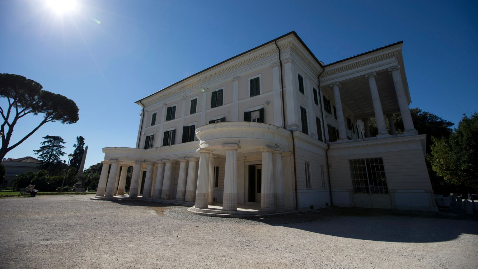 إيطاليا تشتري فيلا "موسوليني" بمليون يورو