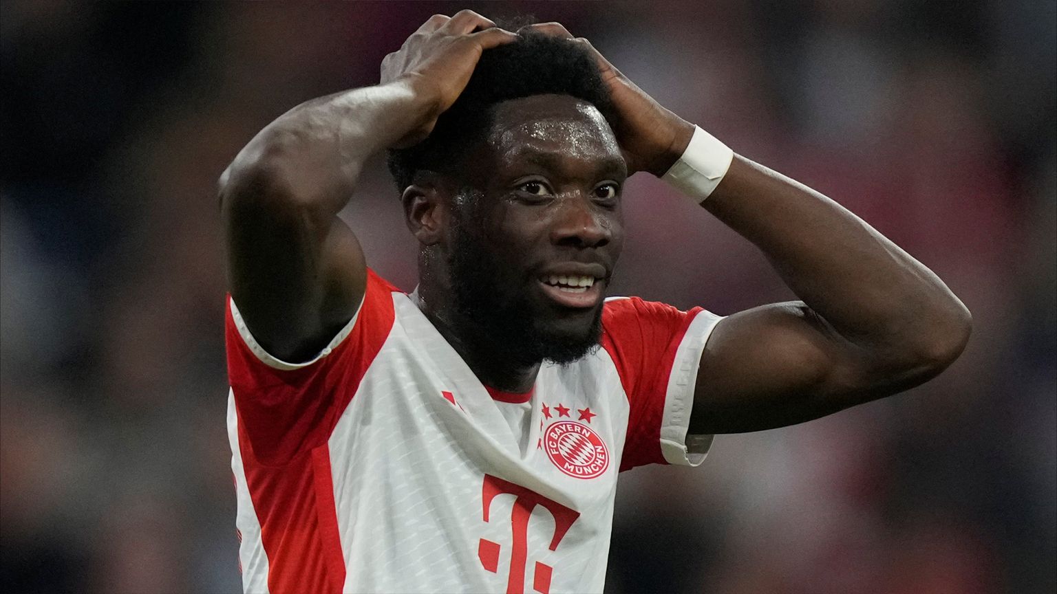 بايرن يستفز ديفيز بنجم برشلونة