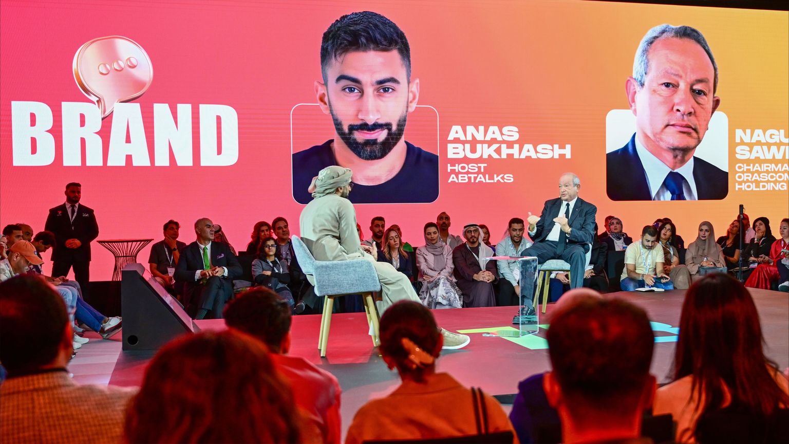 قمة المليار متابع.. دبي تجمع أشهر صناع المحتوى في العالم