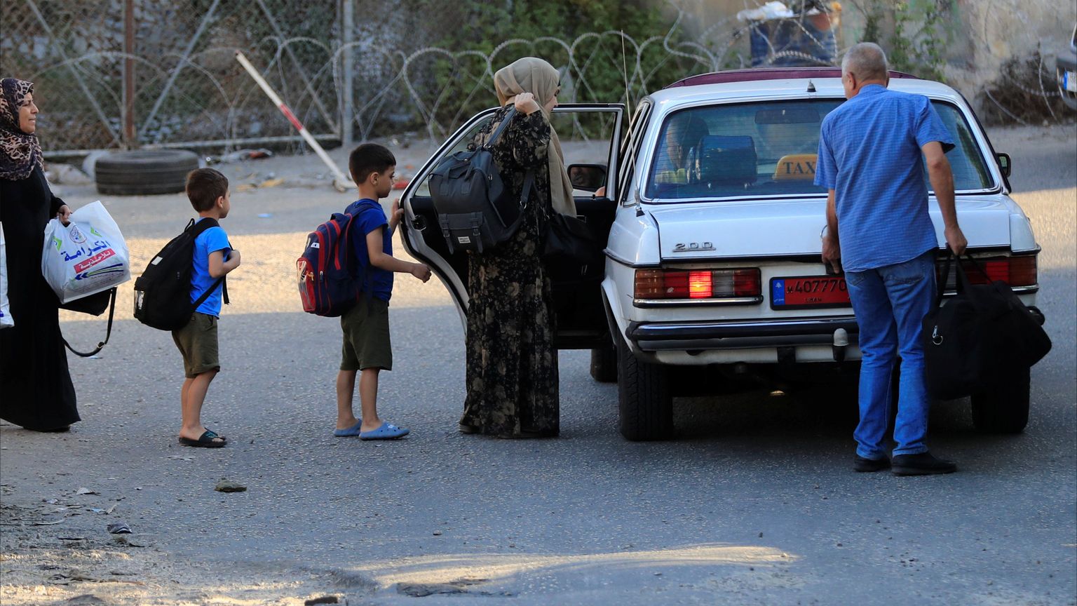 طائفي أم إنساني؟.. اقتطاع طوعي لغزة ولبنان يغضب عراقيين