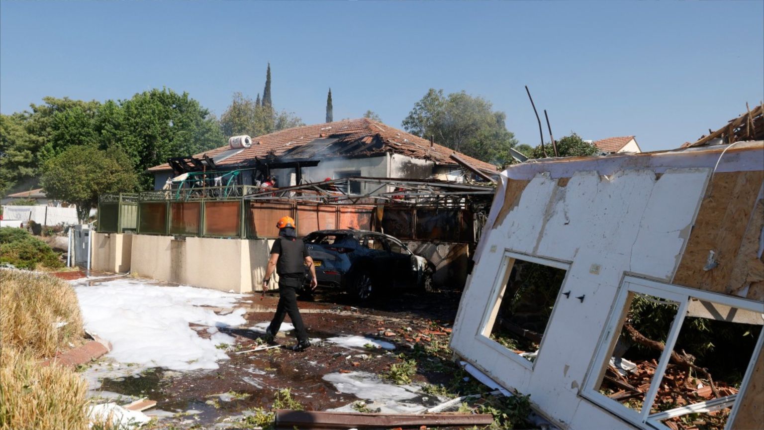 "حزب الله" يستهدف شمال إسرائيل بـ"أسراب المسيرات"