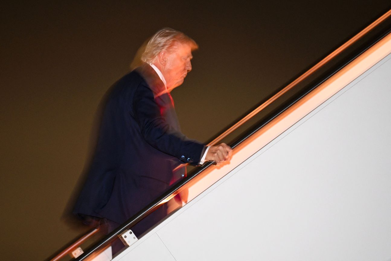 من يحكم طهران كما يريد ترامب؟