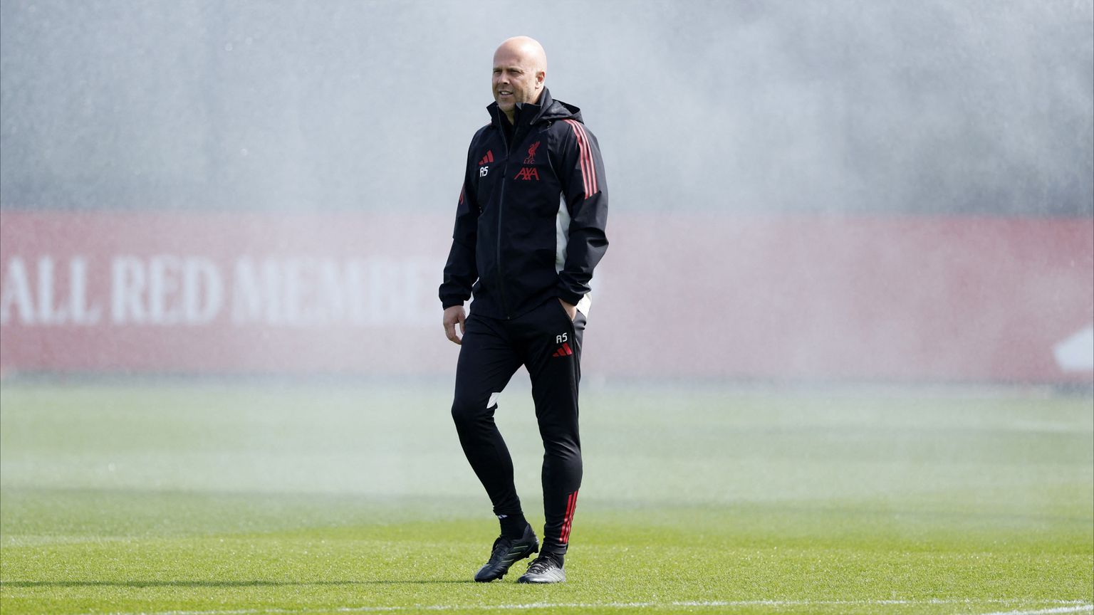 الصبر نفد.. خسارة وحيدة تحسم مستقبل سلوت مع ليفربول