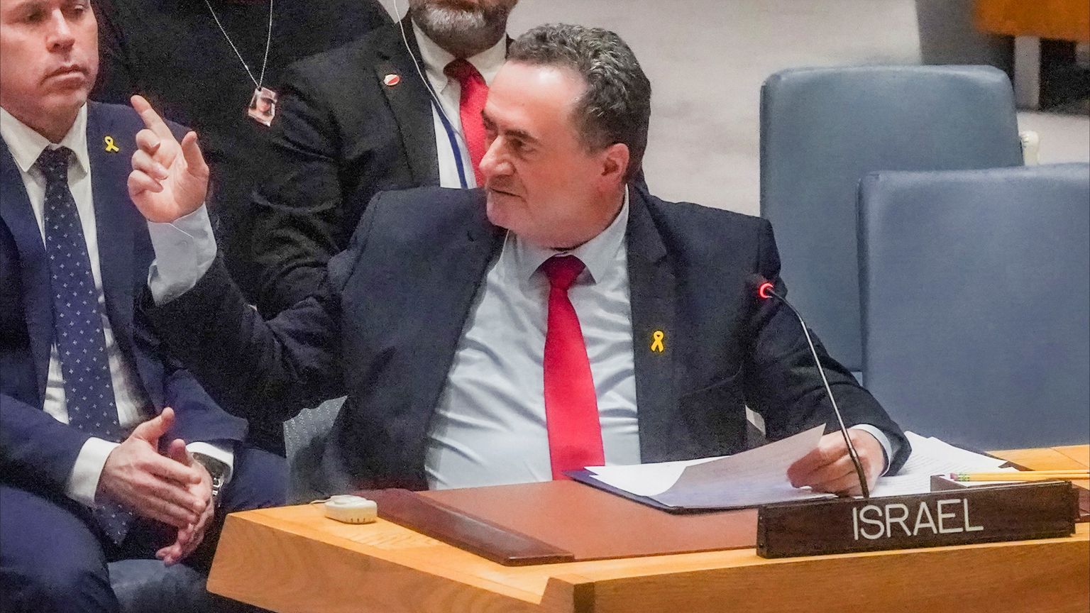 إسرائيل تتوعد بإبعاد حزب الله عن شمال الليطاني