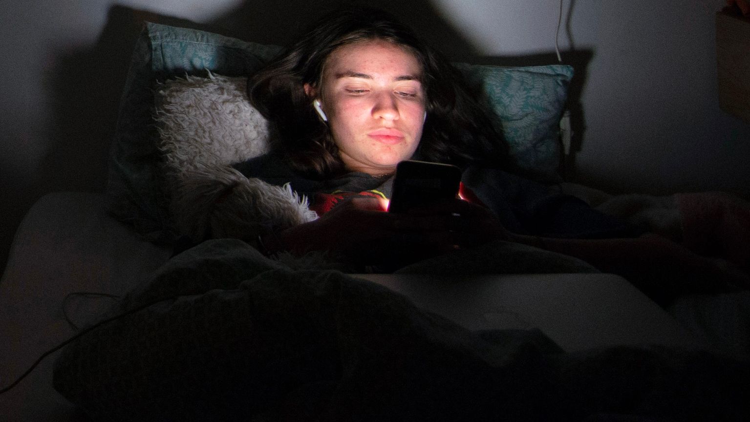 "ثقب" في نومك يُغرق قلبك.. الأرق ليس مجرد تعب عابر