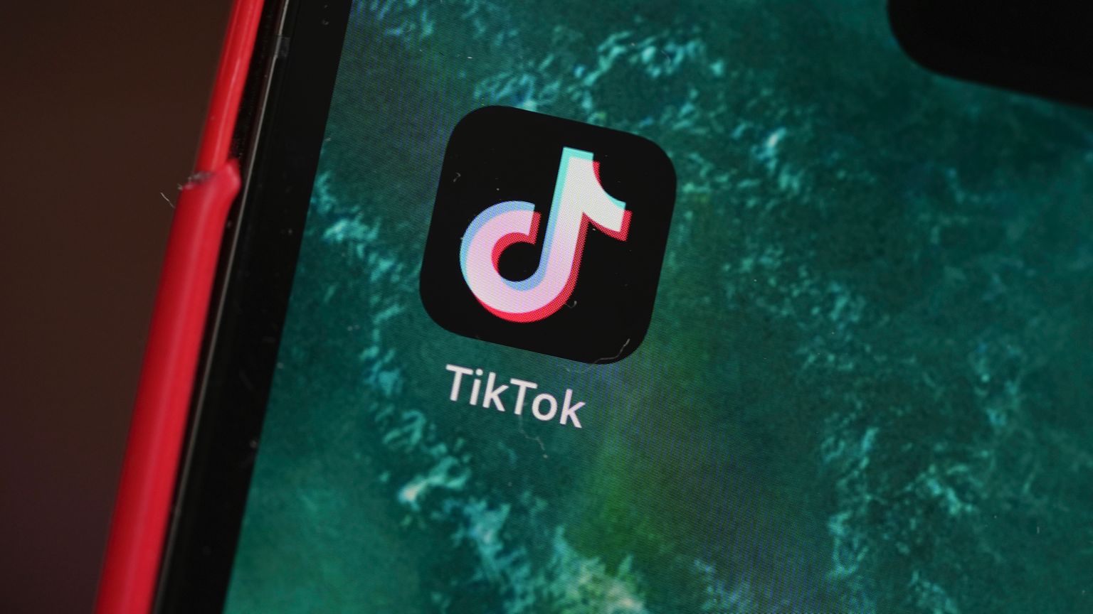 "تيك توك" تستثمر 12 مليار دولار في شرائح الـAI