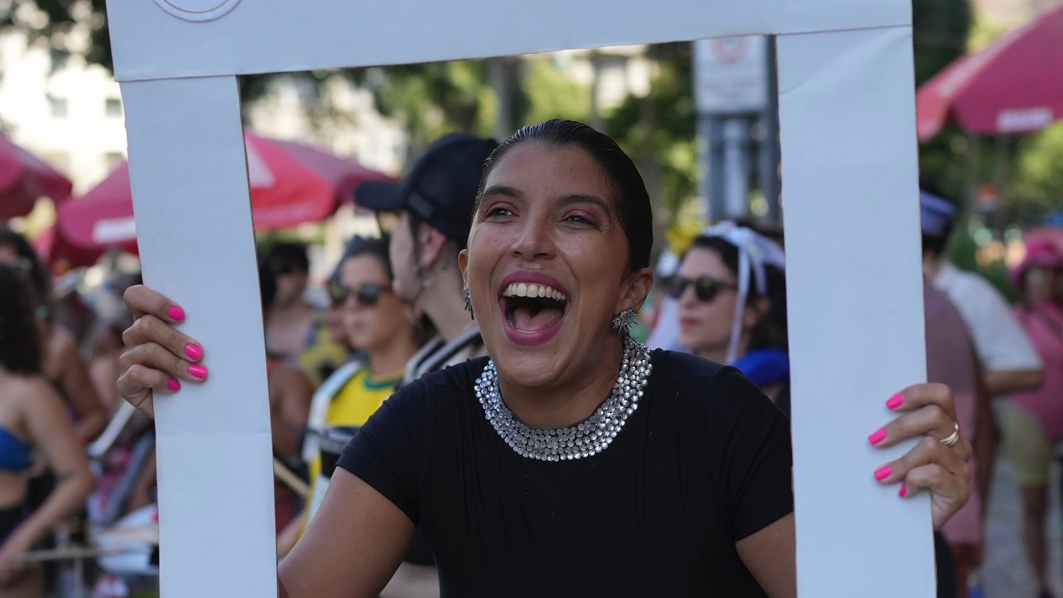 واحد من كل 5.. مراهقو إنستغرام يشاهدون "محتوى فاضحا" رغما عنهم