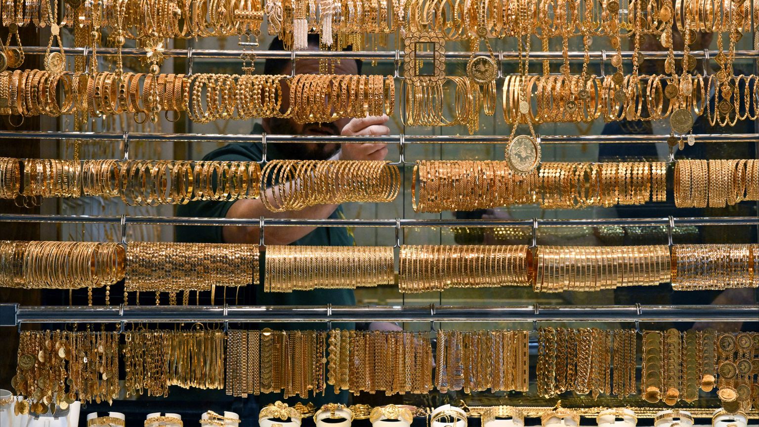 الذهب عند مستوى قياسي جديد